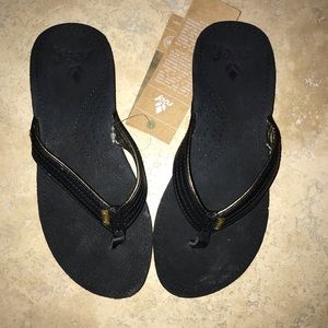 Reef J-Bay size 6 NWT Black